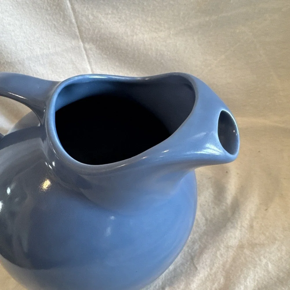 Vintage Hall USA Pottery‎ MCM Ice Lipped Ceramic Round Ball Pitcher Sky Blue 633